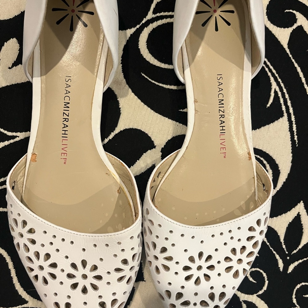 Isaac Mizrahi White Floral Cutout Flats